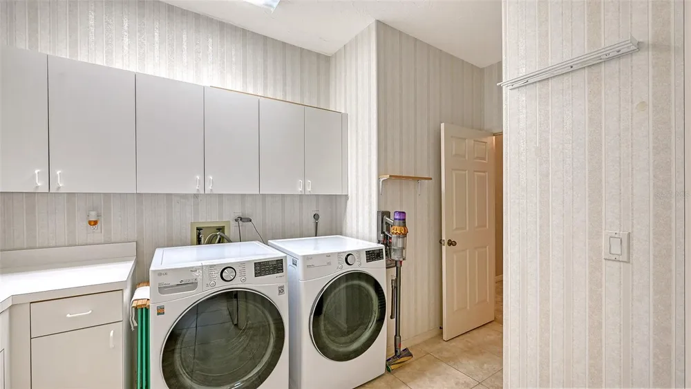 5476 GOLF POINTE DRIVE Sarasota, FL 34243