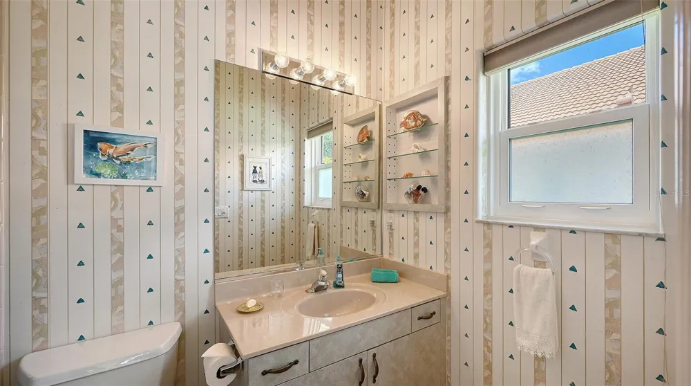 5476 GOLF POINTE DRIVE Sarasota, FL 34243
