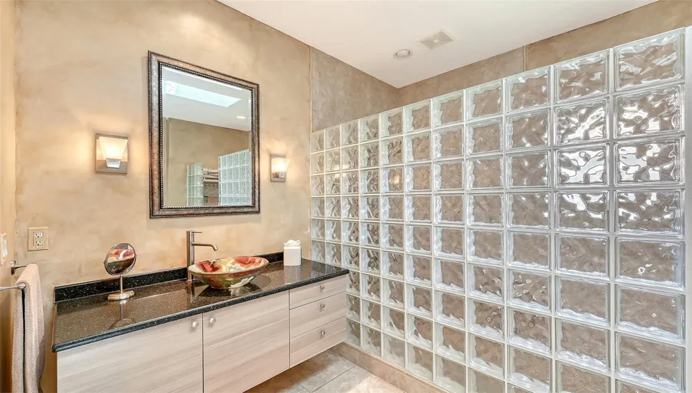 5476 GOLF POINTE DRIVE Sarasota, FL 34243