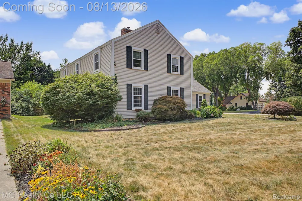 35565 Tall Pine Road Farmington City, MI 48335