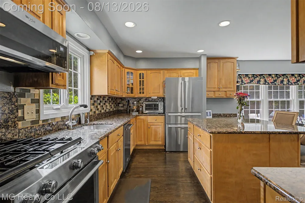 35565 Tall Pine Road Farmington City, MI 48335
