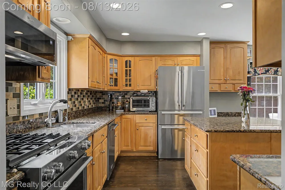 35565 Tall Pine Road Farmington City, MI 48335