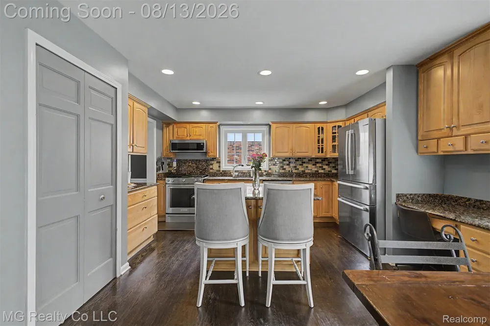 35565 Tall Pine Road Farmington City, MI 48335