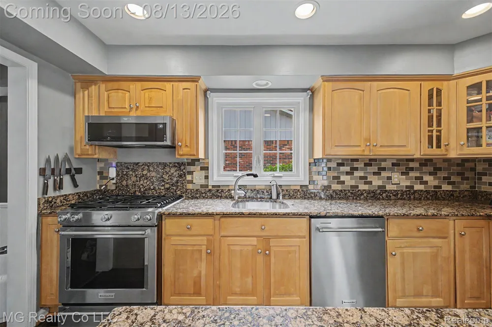 35565 Tall Pine Road Farmington City, MI 48335