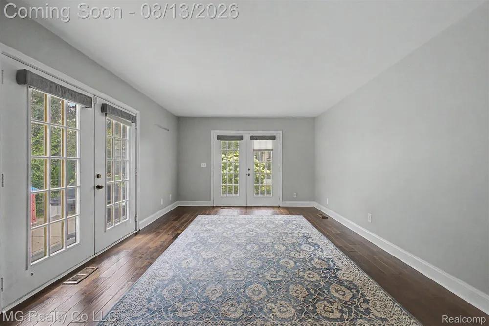 35565 Tall Pine Road Farmington City, MI 48335