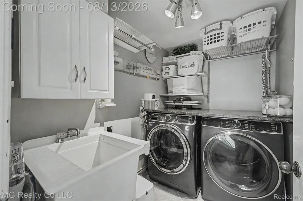 35565 Tall Pine Road Farmington City, MI 48335