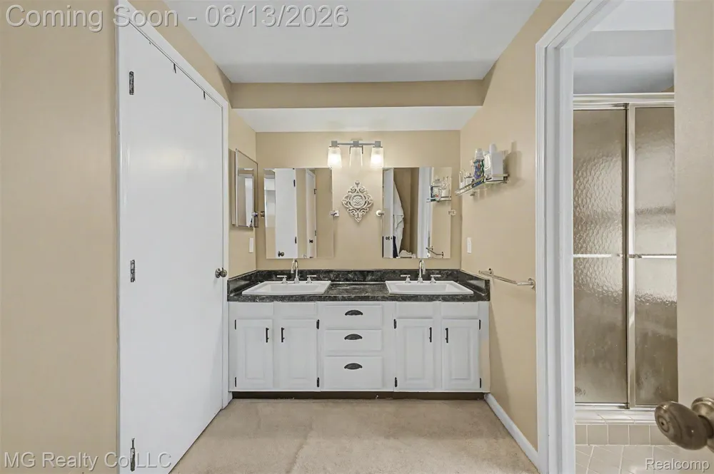35565 Tall Pine Road Farmington City, MI 48335