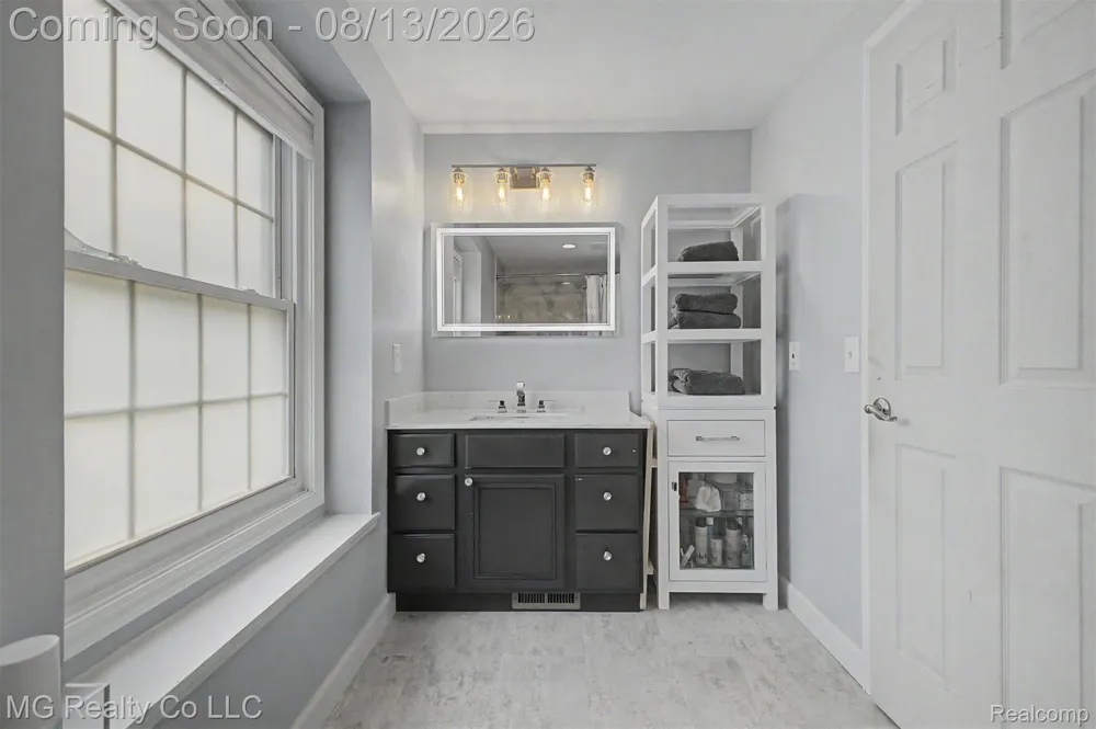 35565 Tall Pine Road Farmington City, MI 48335