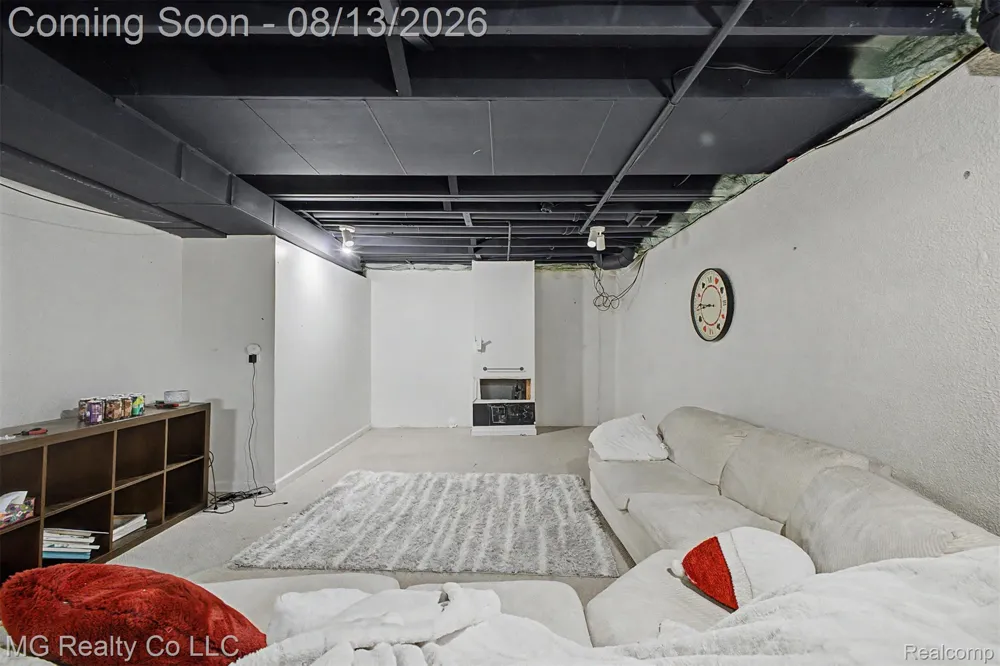 35565 Tall Pine Road Farmington City, MI 48335