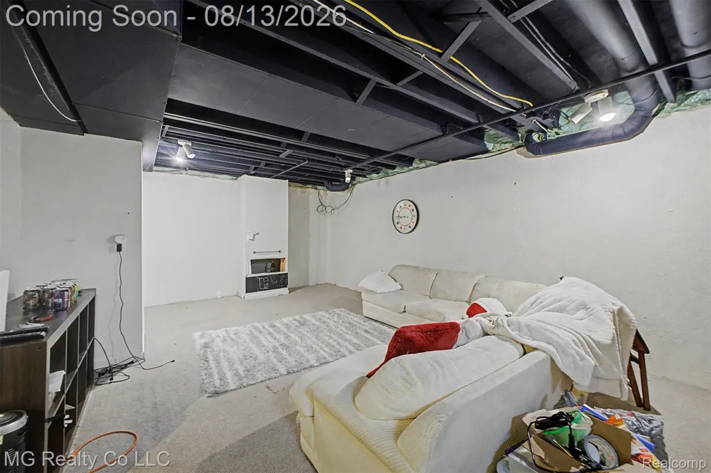 35565 Tall Pine Road Farmington City, MI 48335