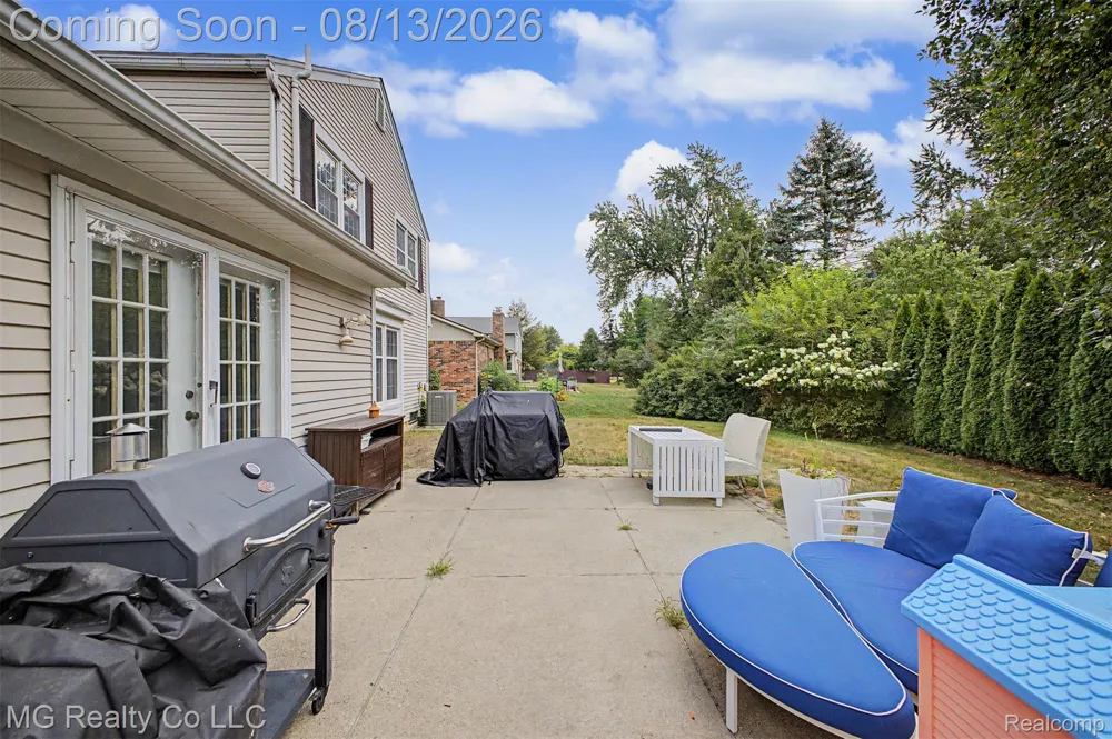 35565 Tall Pine Road Farmington City, MI 48335