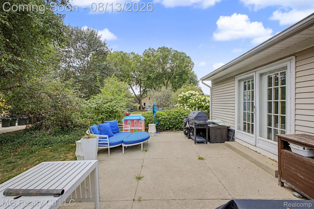 35565 Tall Pine Road Farmington City, MI 48335