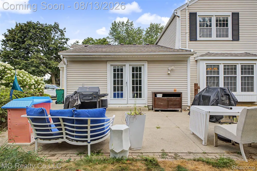 35565 Tall Pine Road Farmington City, MI 48335