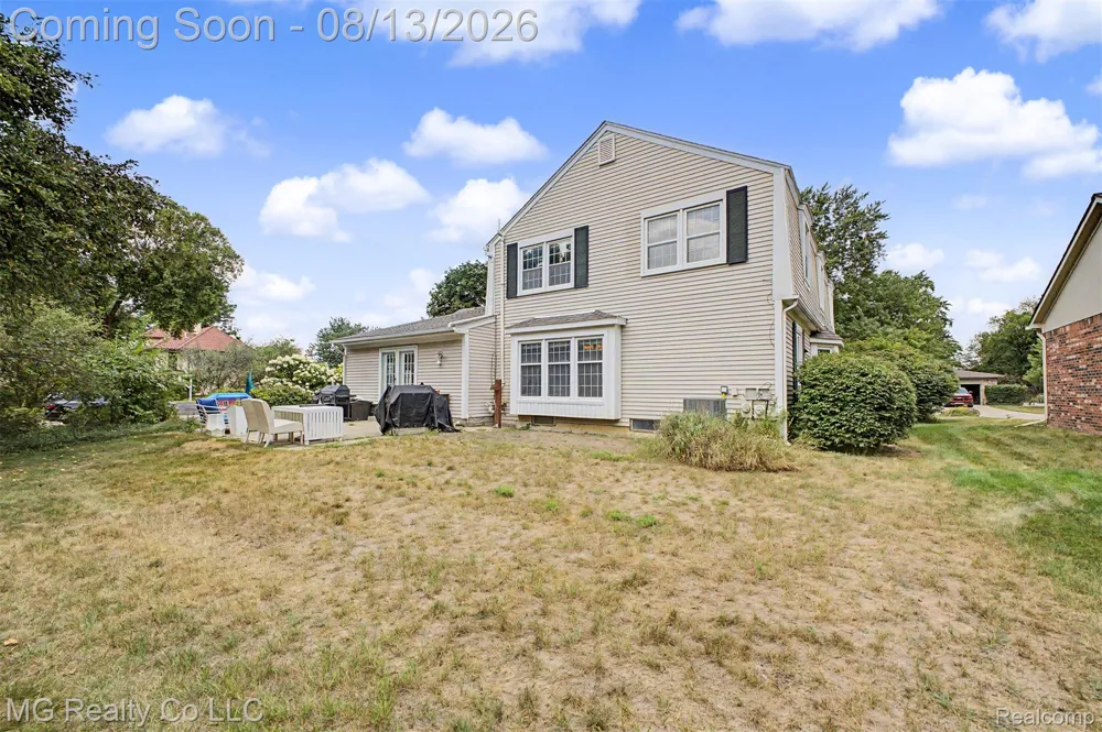 35565 Tall Pine Road Farmington City, MI 48335
