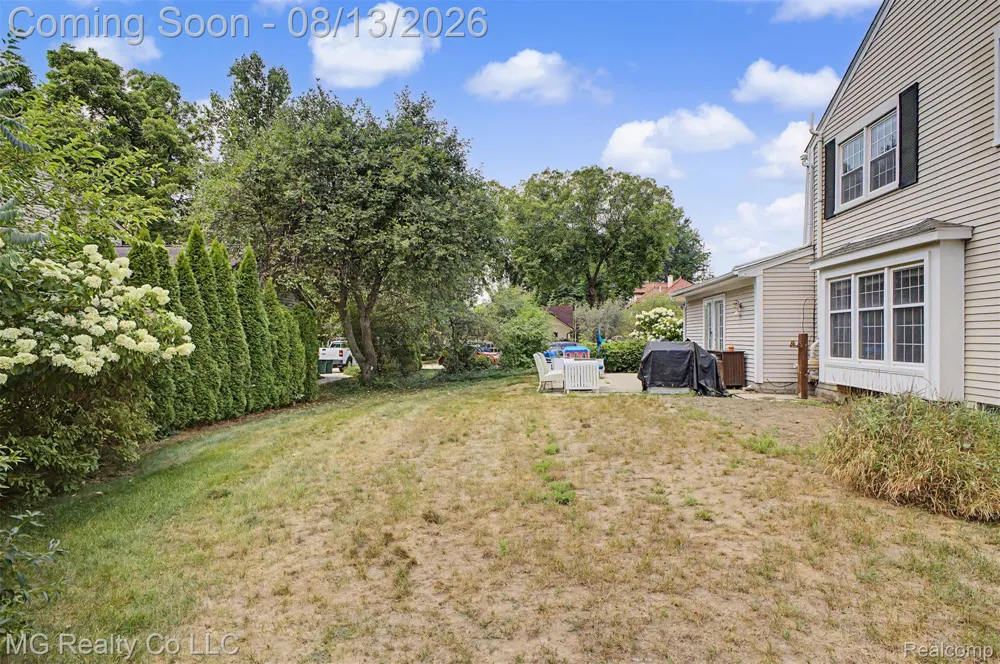 35565 Tall Pine Road Farmington City, MI 48335