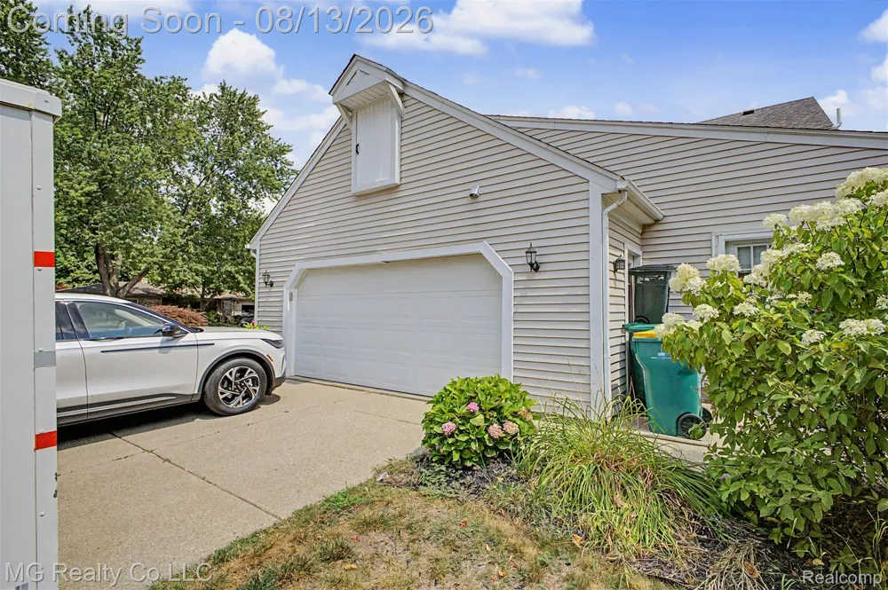 35565 Tall Pine Road Farmington City, MI 48335