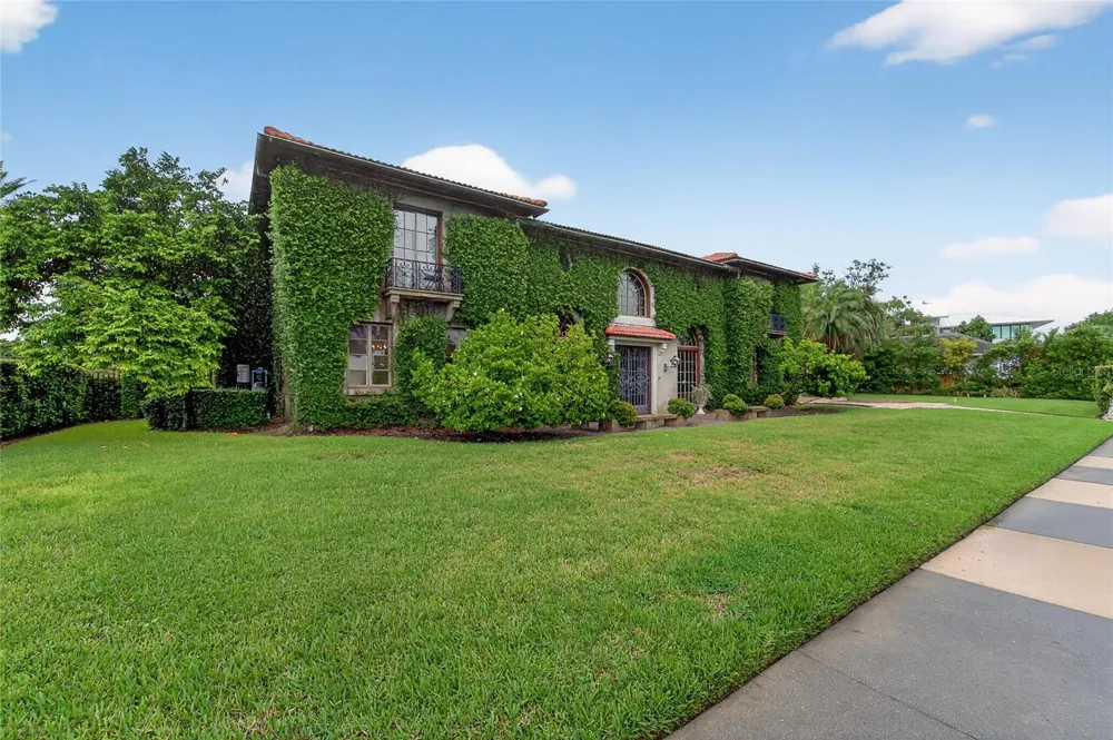301 CASPIAN STREET Tampa, FL 33606