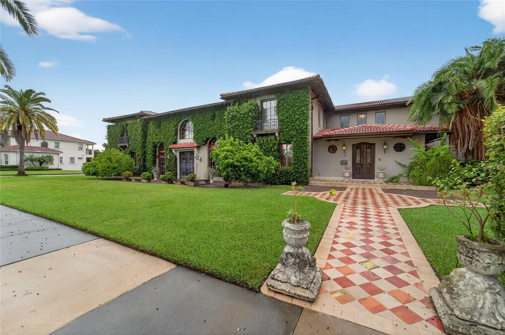 301 CASPIAN STREET Tampa, FL 33606