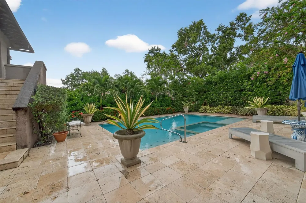 301 CASPIAN STREET Tampa, FL 33606