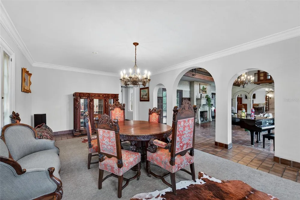 301 CASPIAN STREET Tampa, FL 33606