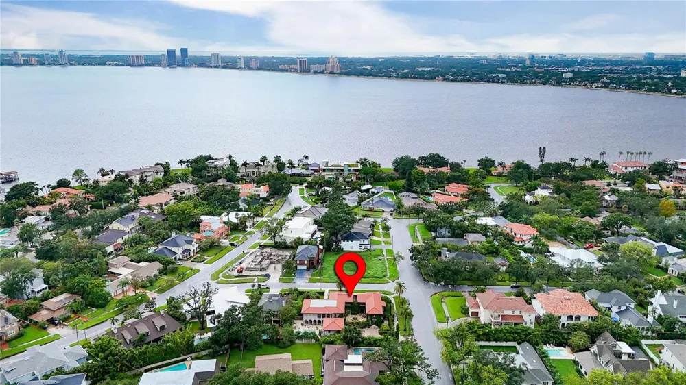 301 CASPIAN STREET Tampa, FL 33606