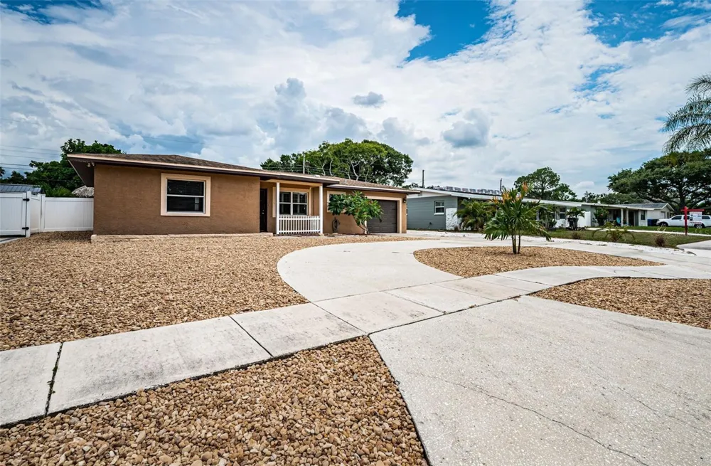 1039 MADISON STREET Largo, FL 33770