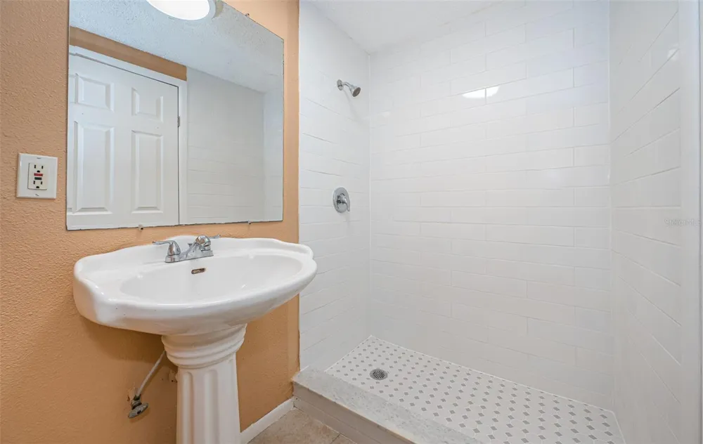 1039 MADISON STREET Largo, FL 33770
