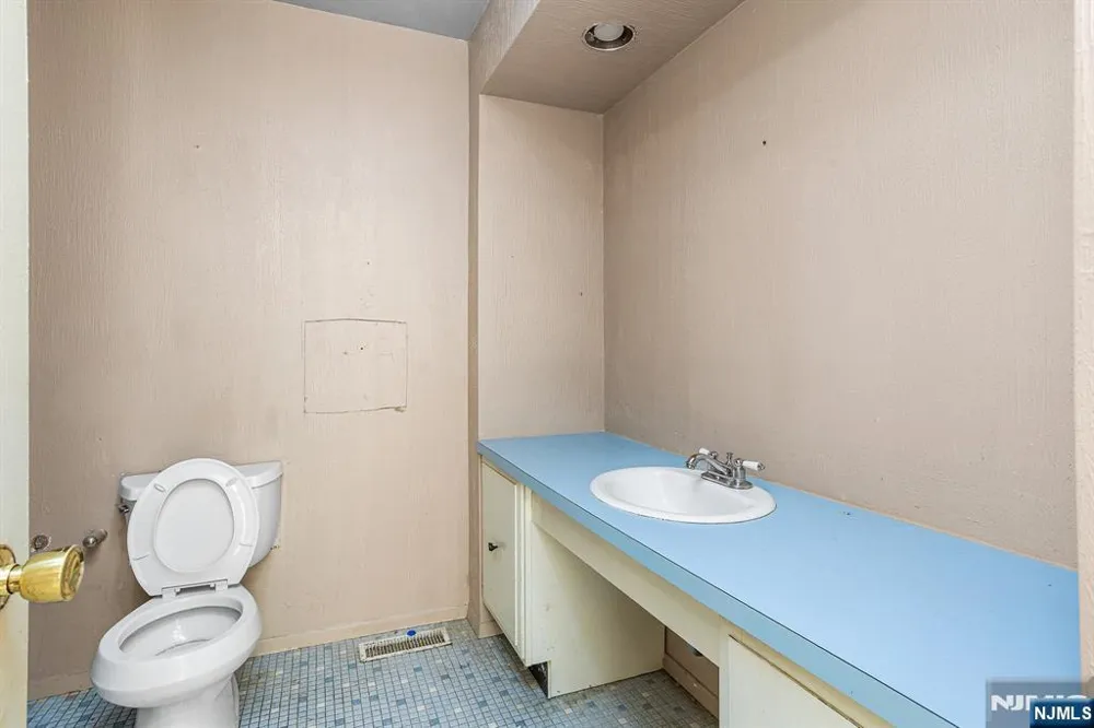 74 Country Club Road Willingboro, NJ 08046
