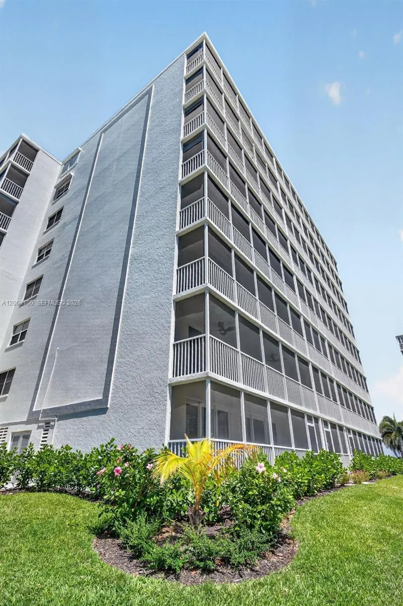 5 Bluebill #702 + 802 Naples, FL 34108
