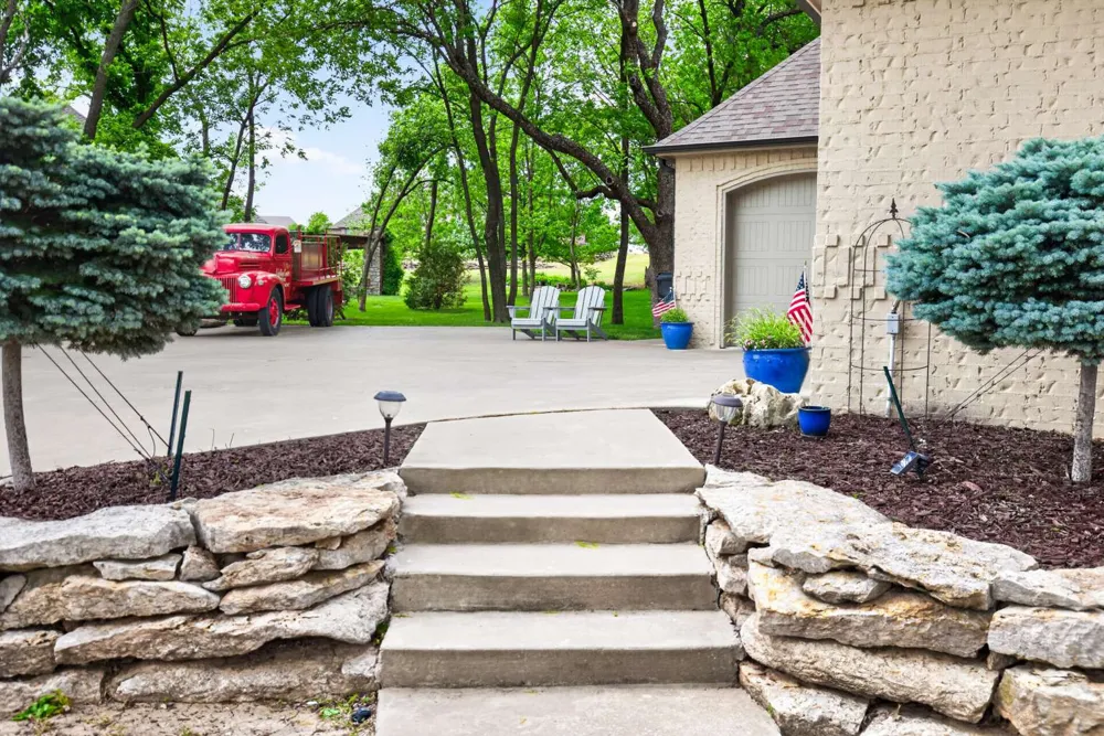8112 72nd EastAvenue Owasso, OK 74055