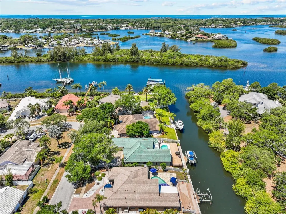 1114 MARINA DRIVE Tarpon Springs, FL 34689