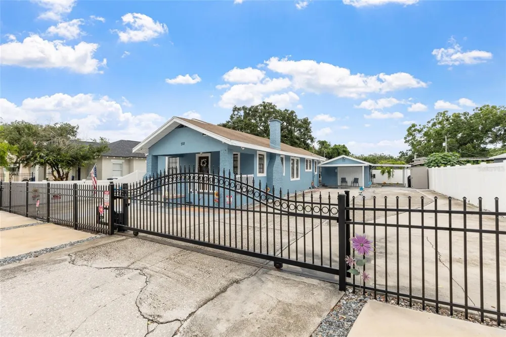 710 E BROAD STREET Tampa, FL 33604