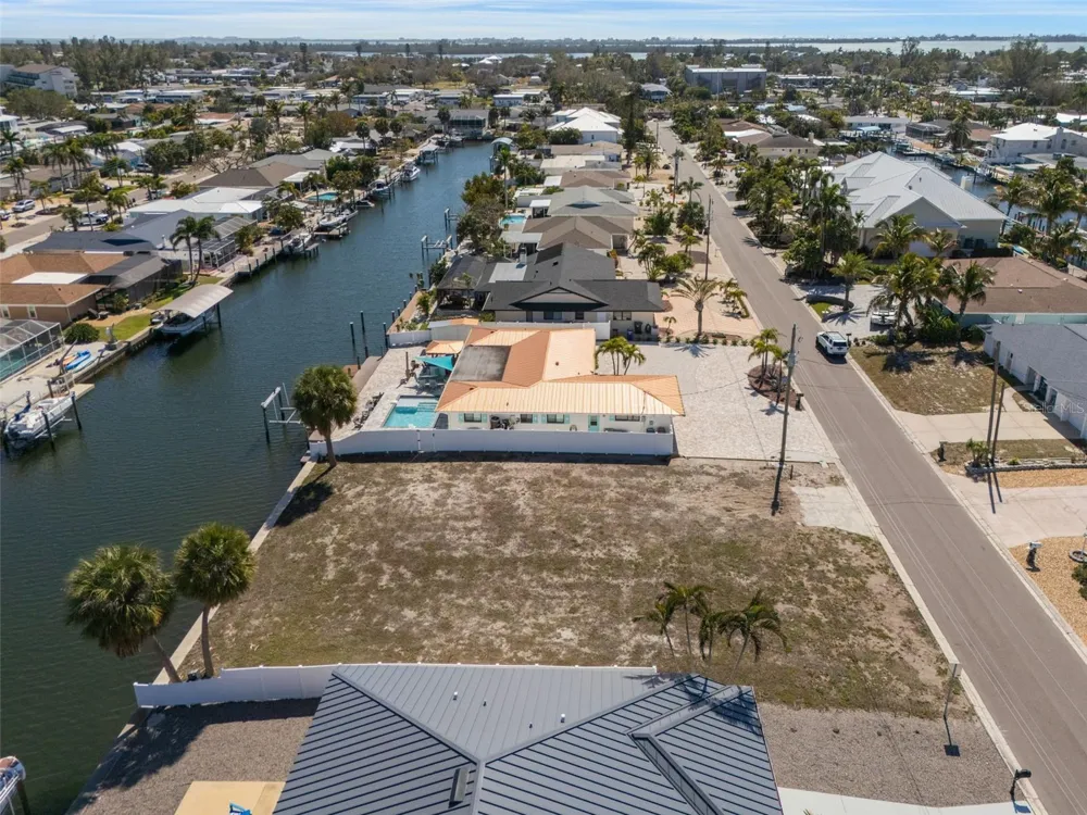 4007 COCONUT TERRACE Bradenton, FL 34210