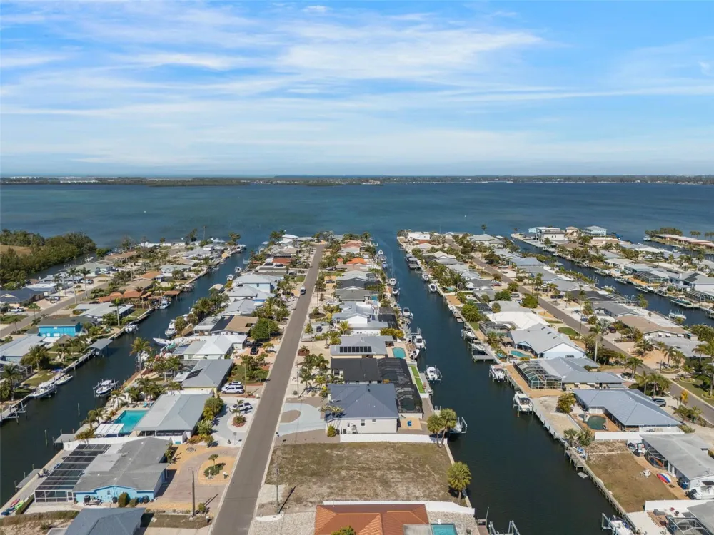 4007 COCONUT TERRACE Bradenton, FL 34210