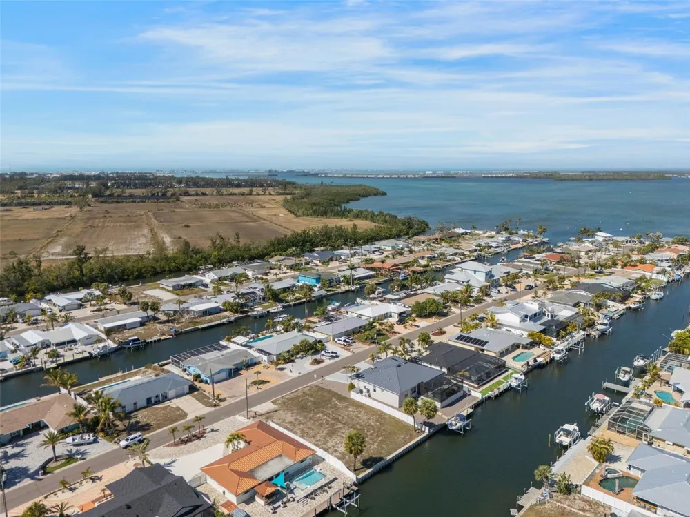 4007 COCONUT TERRACE Bradenton, FL 34210
