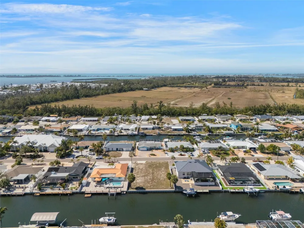 4007 COCONUT TERRACE Bradenton, FL 34210