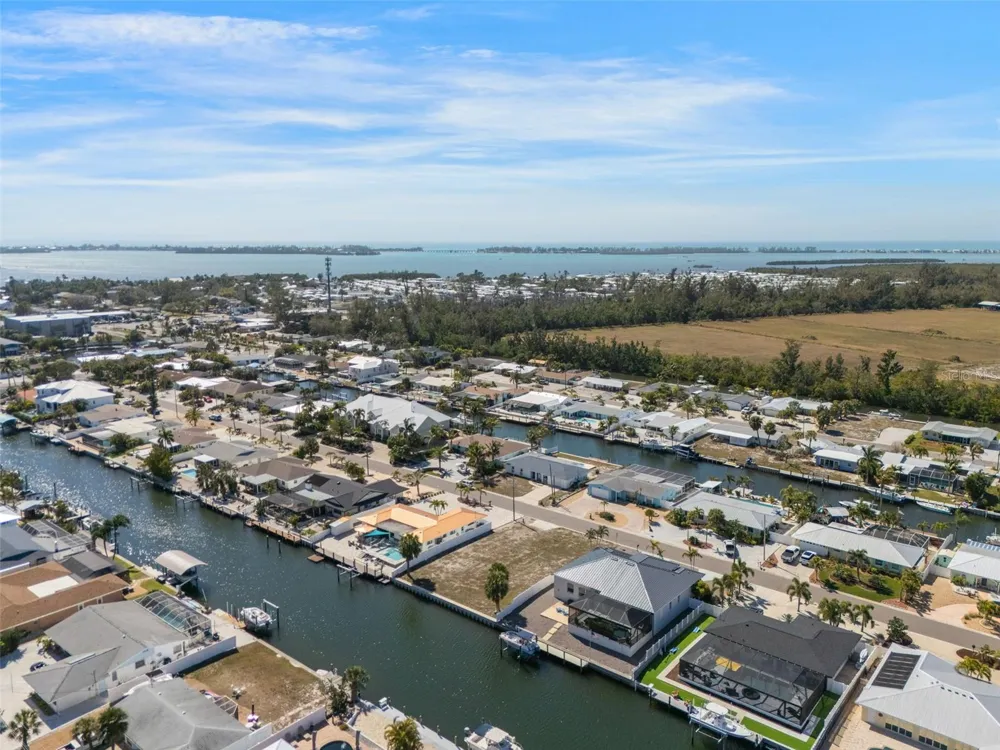 4007 COCONUT TERRACE Bradenton, FL 34210
