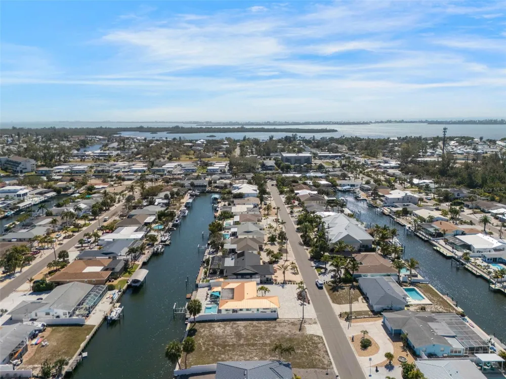 4007 COCONUT TERRACE Bradenton, FL 34210