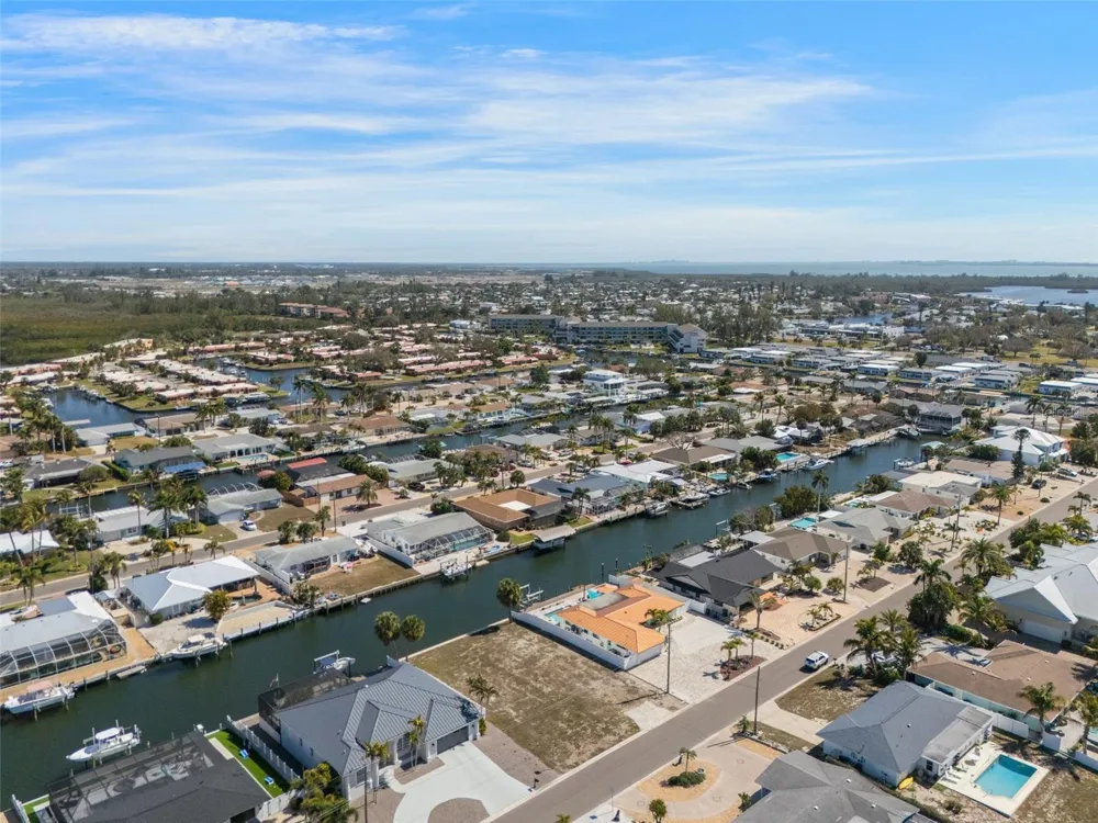 4007 COCONUT TERRACE Bradenton, FL 34210