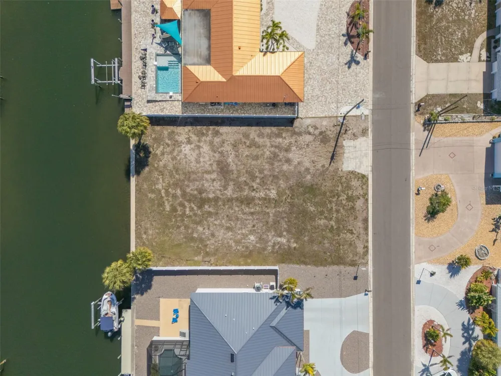 4007 COCONUT TERRACE Bradenton, FL 34210