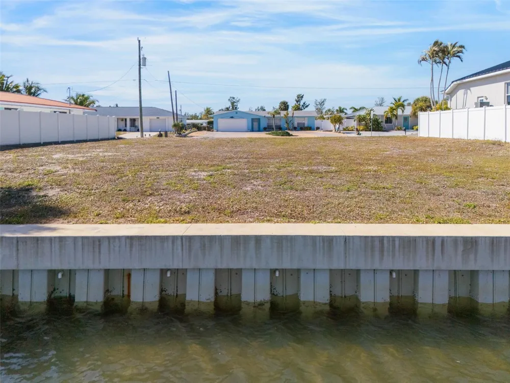 4007 COCONUT TERRACE Bradenton, FL 34210