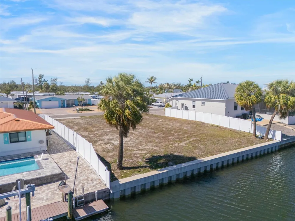 4007 COCONUT TERRACE Bradenton, FL 34210