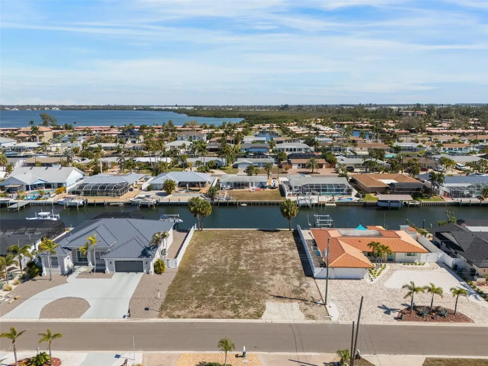 4007 COCONUT TERRACE Bradenton, FL 34210