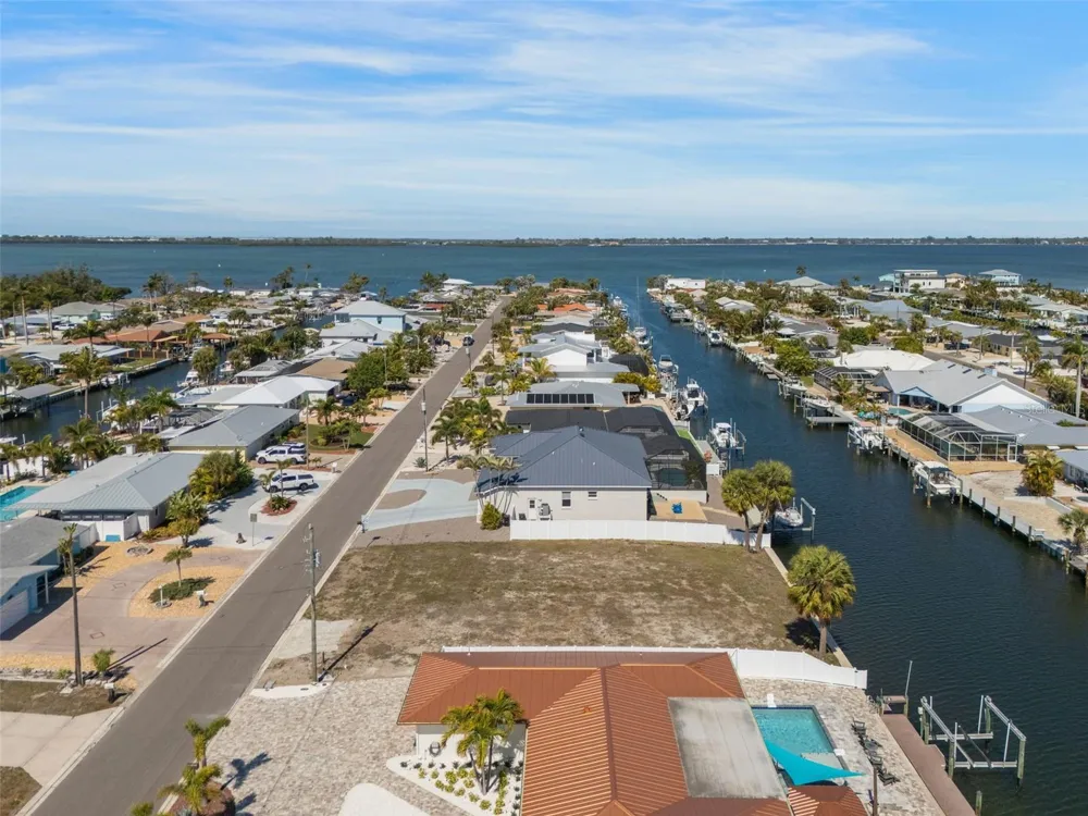 4007 COCONUT TERRACE Bradenton, FL 34210