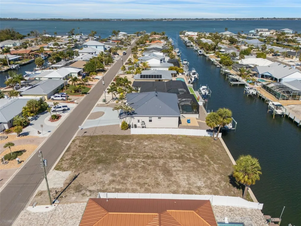 4007 COCONUT TERRACE Bradenton, FL 34210