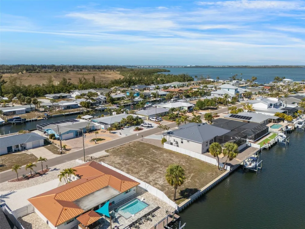 4007 COCONUT TERRACE Bradenton, FL 34210