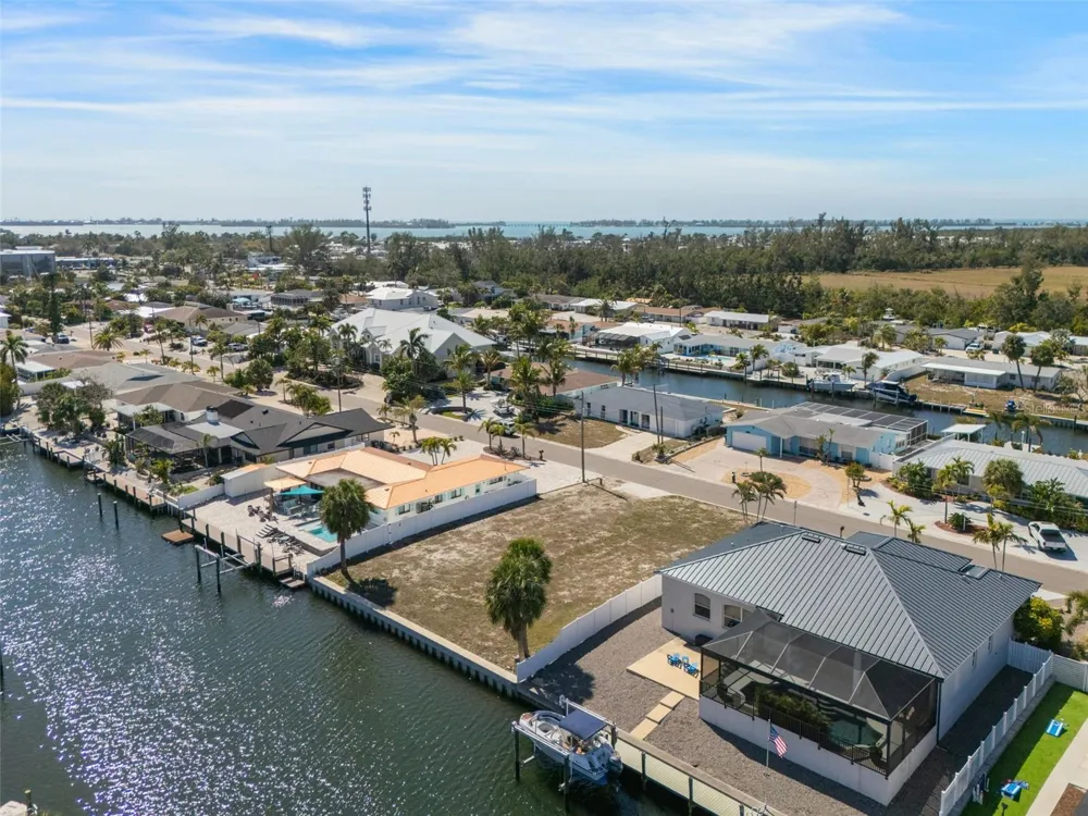 4007 COCONUT TERRACE Bradenton, FL 34210