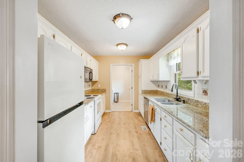 6 Arrowhead Lane Weaverville, NC 28787