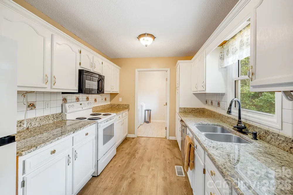 6 Arrowhead Lane Weaverville, NC 28787
