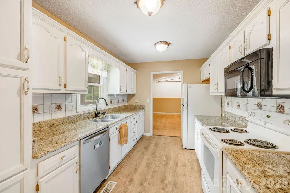6 Arrowhead Lane Weaverville, NC 28787